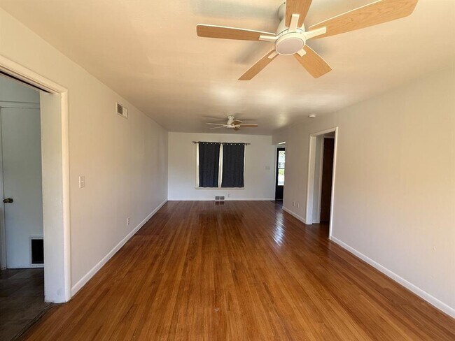 Building Photo - 3032 NW 67th St