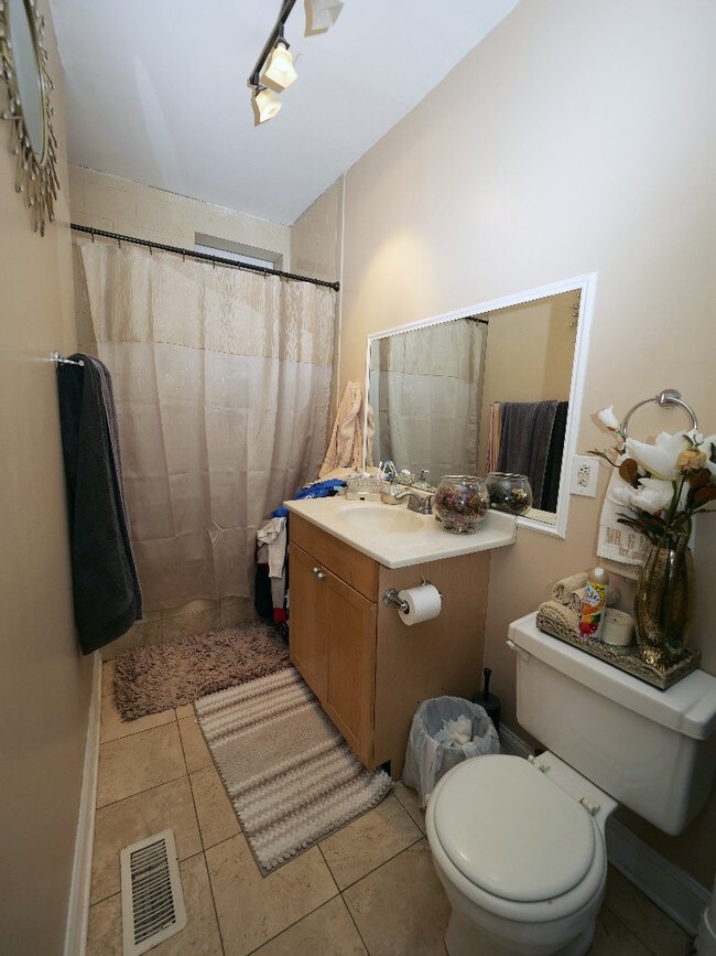 2006 W McLean Ave Unit 1, Chicago, IL 60647 Apartment for Rent in