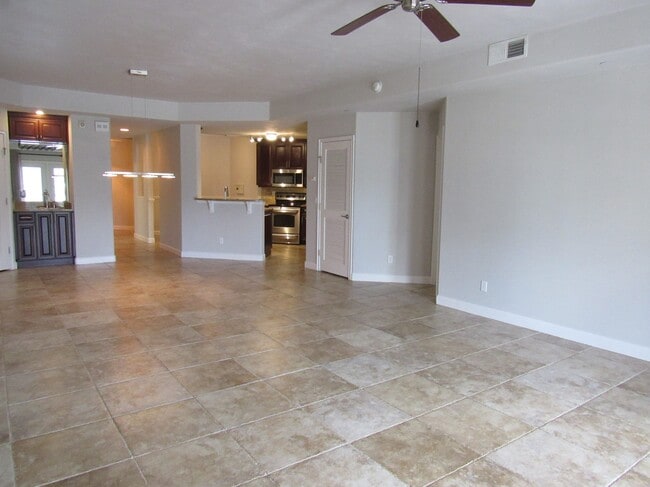 Building Photo - 424 Luna Bella Ln
