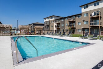 Building Photo - The Overture on Cliff