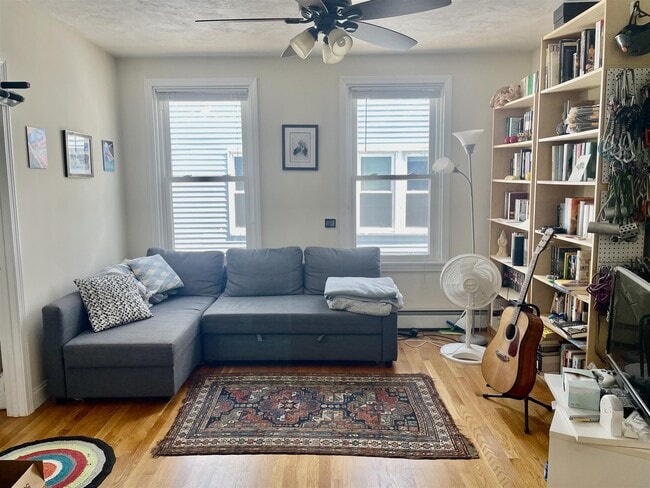 Foto del edificio - 379 Columbia St