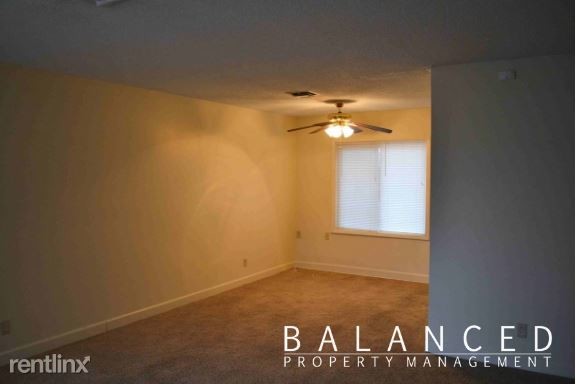 Building Photo - 4 br, 1.5 bath House - 1400 SW 37th St