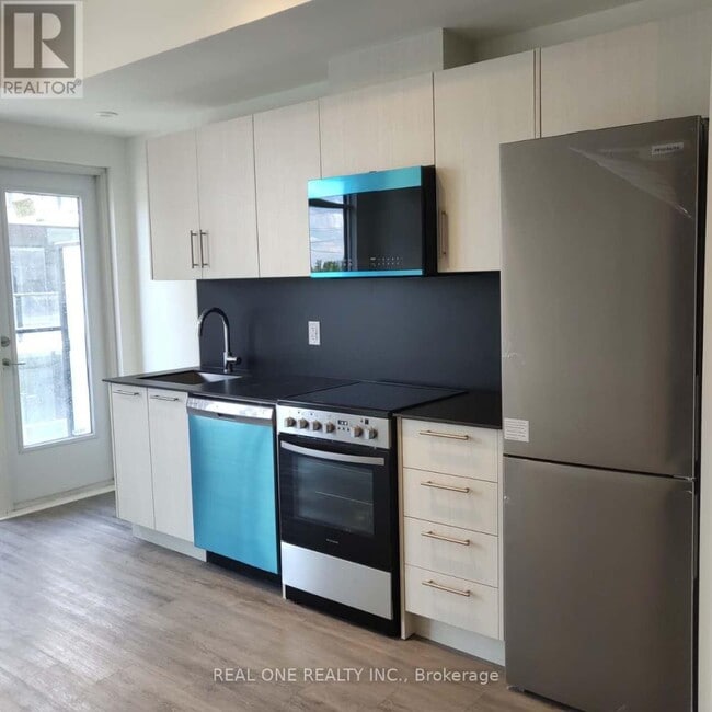 Building Photo - 851 Sheppard Ave W