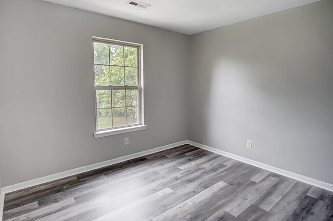 Building Photo - 11 Shenandoah Dr