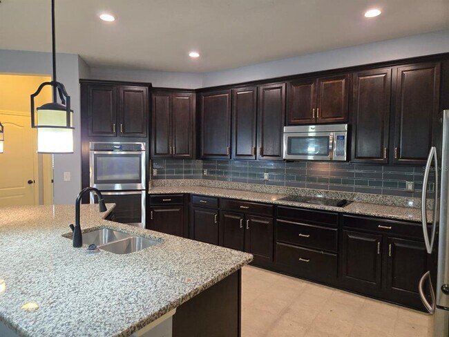 Building Photo - 10705 Massimo Dr
