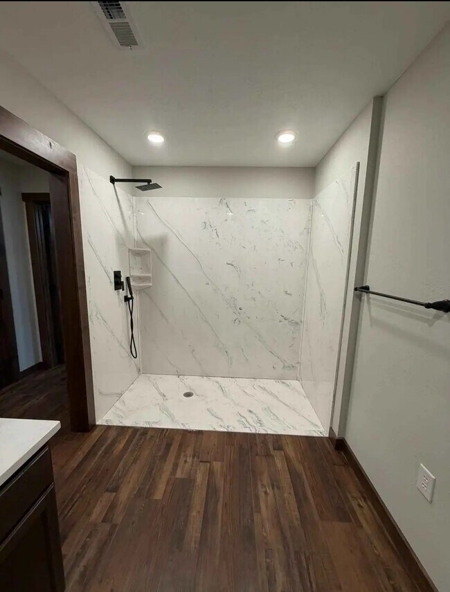 Foto del edificio - 905 W Broadway St