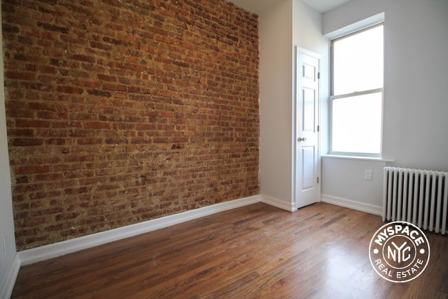Building Photo - 1348 Willoughby Ave