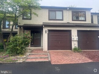 Building Photo - 36 5 Crown Royal Cir