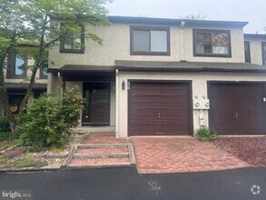 Building Photo - 36 5 Crown Royal Cir