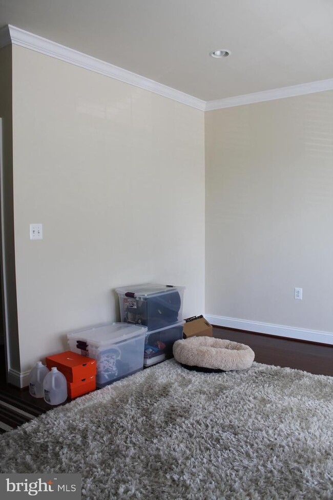 Foto del edificio - 7684 Maple Lawn Blvd