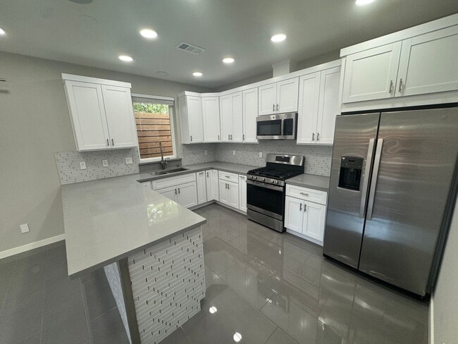 Building Photo - 1550 Murdell Ln
