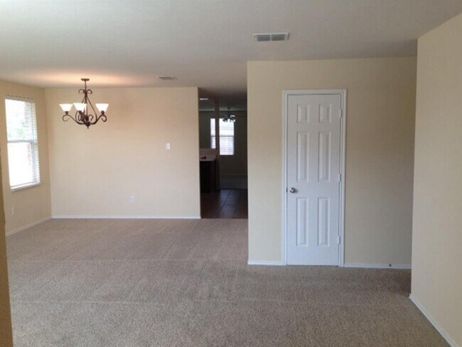 Foto del edificio - 16621 Woodside Dr