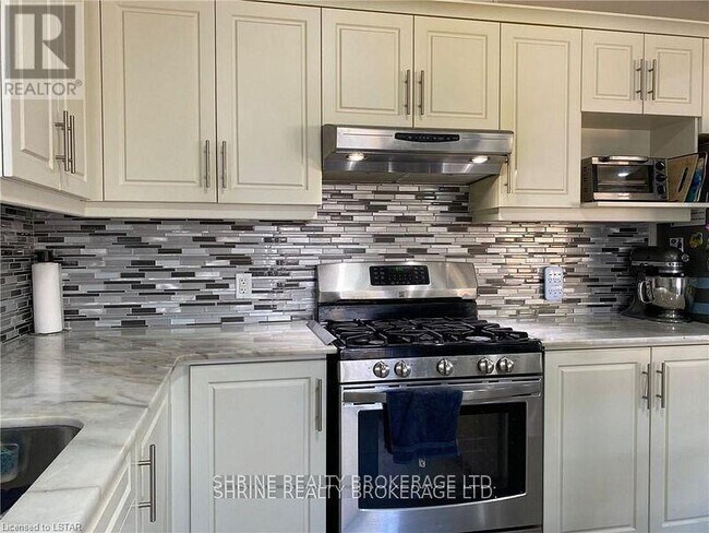 Building Photo - 1157 Medway Park Dr