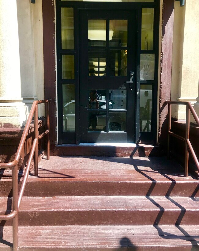 Foto del edificio - 111 W 137th St
