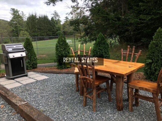 Building Photo - 2 bedroom in Blowing Rock NC 28605