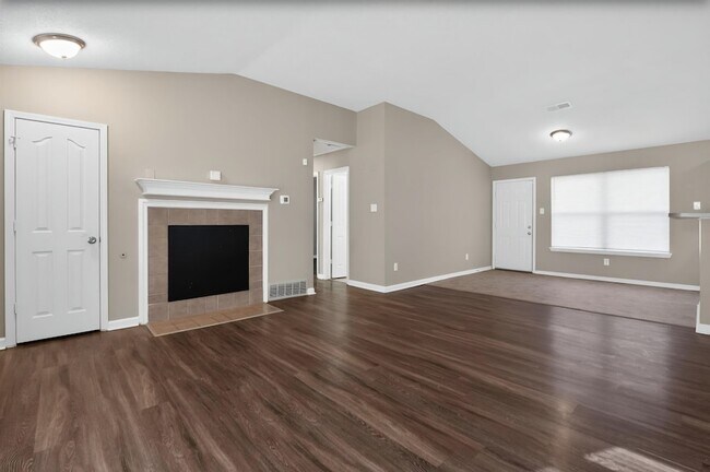 Foto del edificio - 4393 Bishop Hills Dr