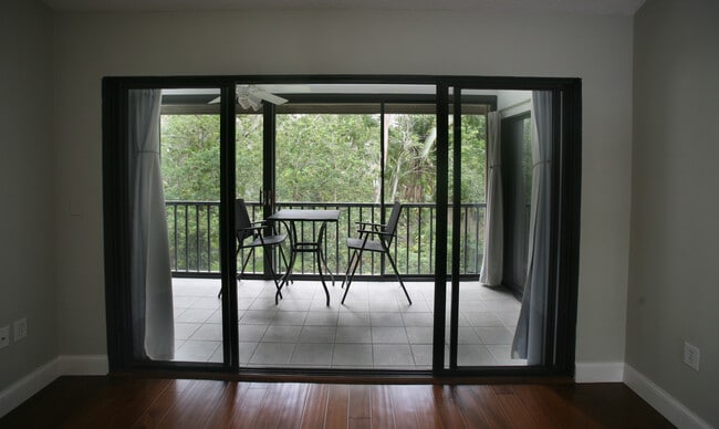 Foto del edificio - 1636 Brookhouse Dr