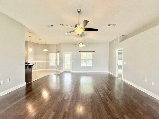 Foto del edificio - Spacious 4-Bedroom Home - Whisper Creek