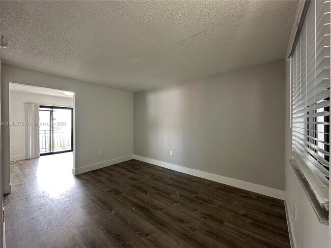 Foto del edificio - 529 SW 4th St