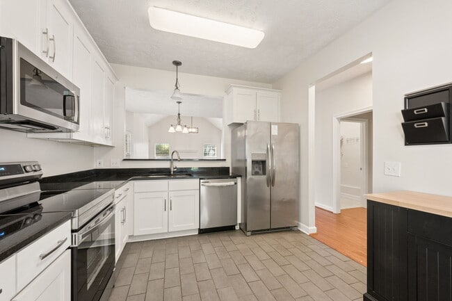 Building Photo - 2741 Rosedale Pl