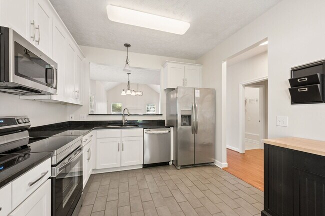 Foto del edificio - 2741 Rosedale Pl