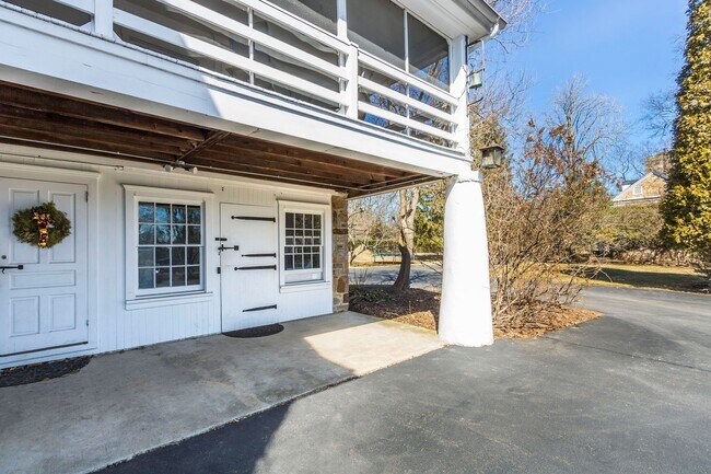 Building Photo - 5453 York Rd.