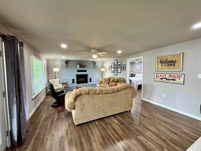 Building Photo - 115 Ledgerock Rd