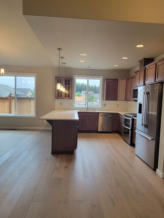 Foto del edificio - Brand new 2 bedroom home + den