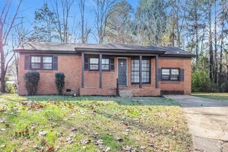 Building Photo - 2207 Pisgah Cir NW