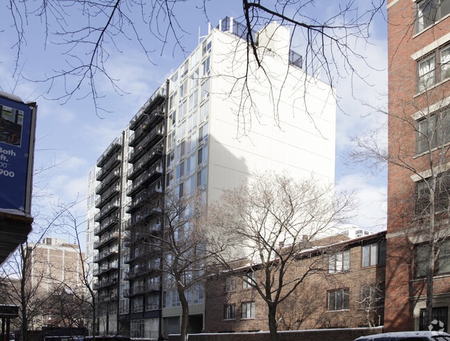 Foto principal - 450 W Briar Pl
