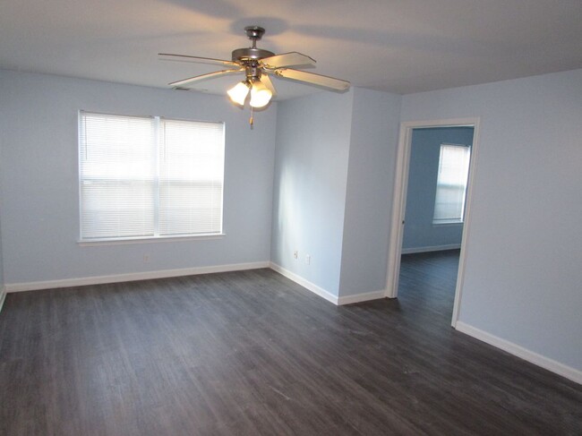 Building Photo - 1600 Stonehaven Cir