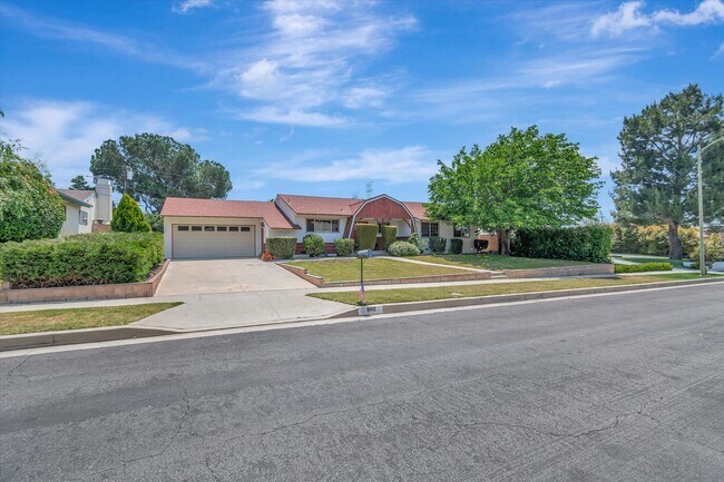 Building Photo - 11012 Garden Grove Ave