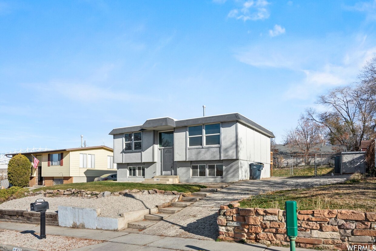Foto principal - 9417 S Streatham Rd