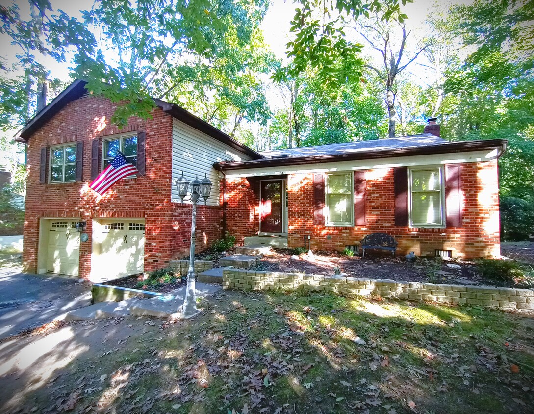 Front of split foyer, brick house - 12539 Cavalier Dr