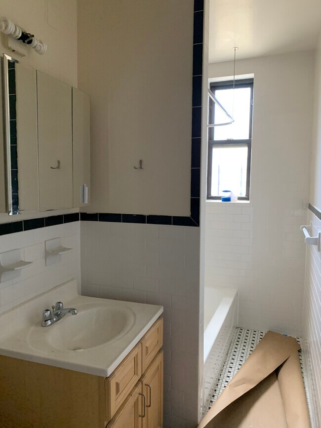 Building Photo - 223 Lenox Rd