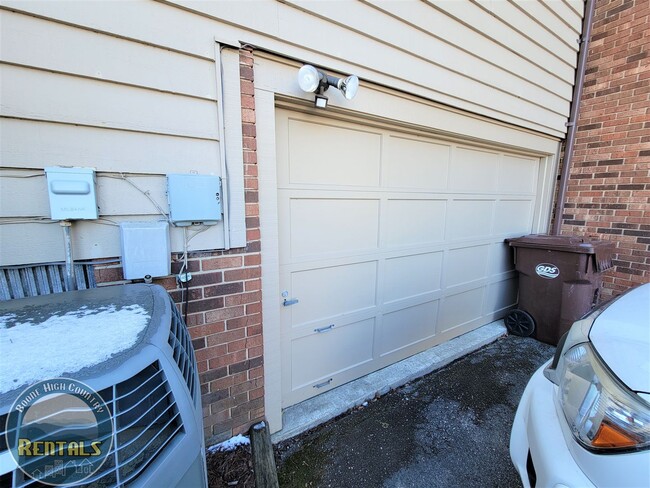 Foto del edificio - 1/1.5 Townhome located near Boone Golf Course!