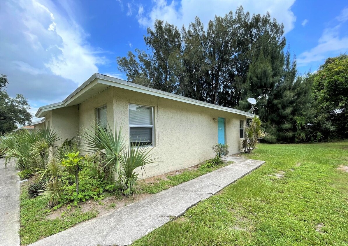 Photo - 402 S 14th St (Fort Pierce, FL)