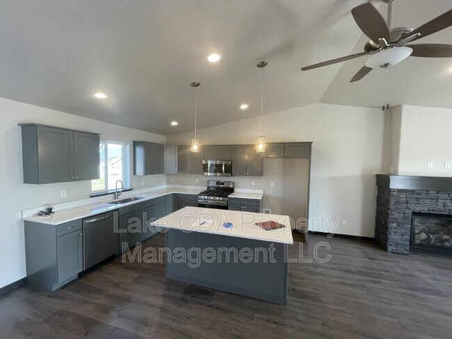 Building Photo - 12397 N Cavanaugh Dr