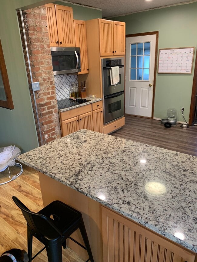 Building Photo - 713 E Elm St