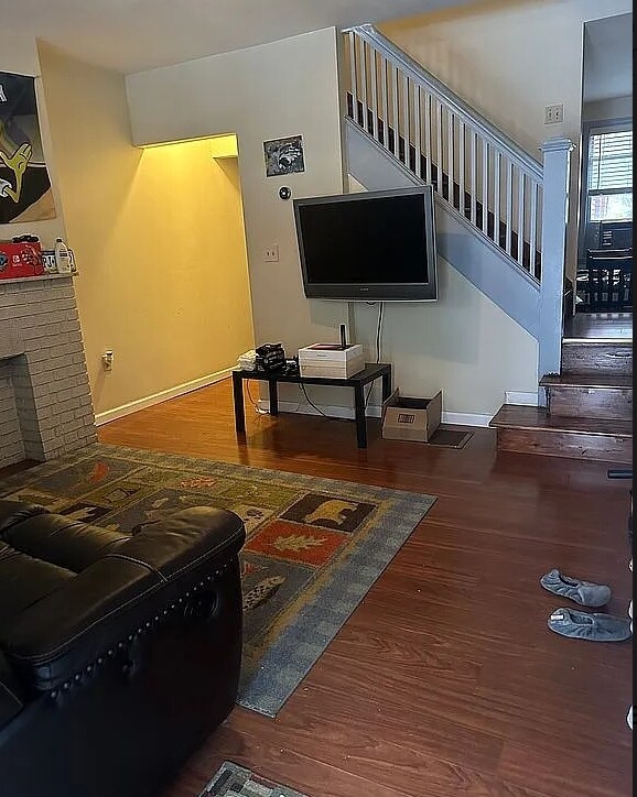 Foto del edificio - 142 Chesterfield Rd