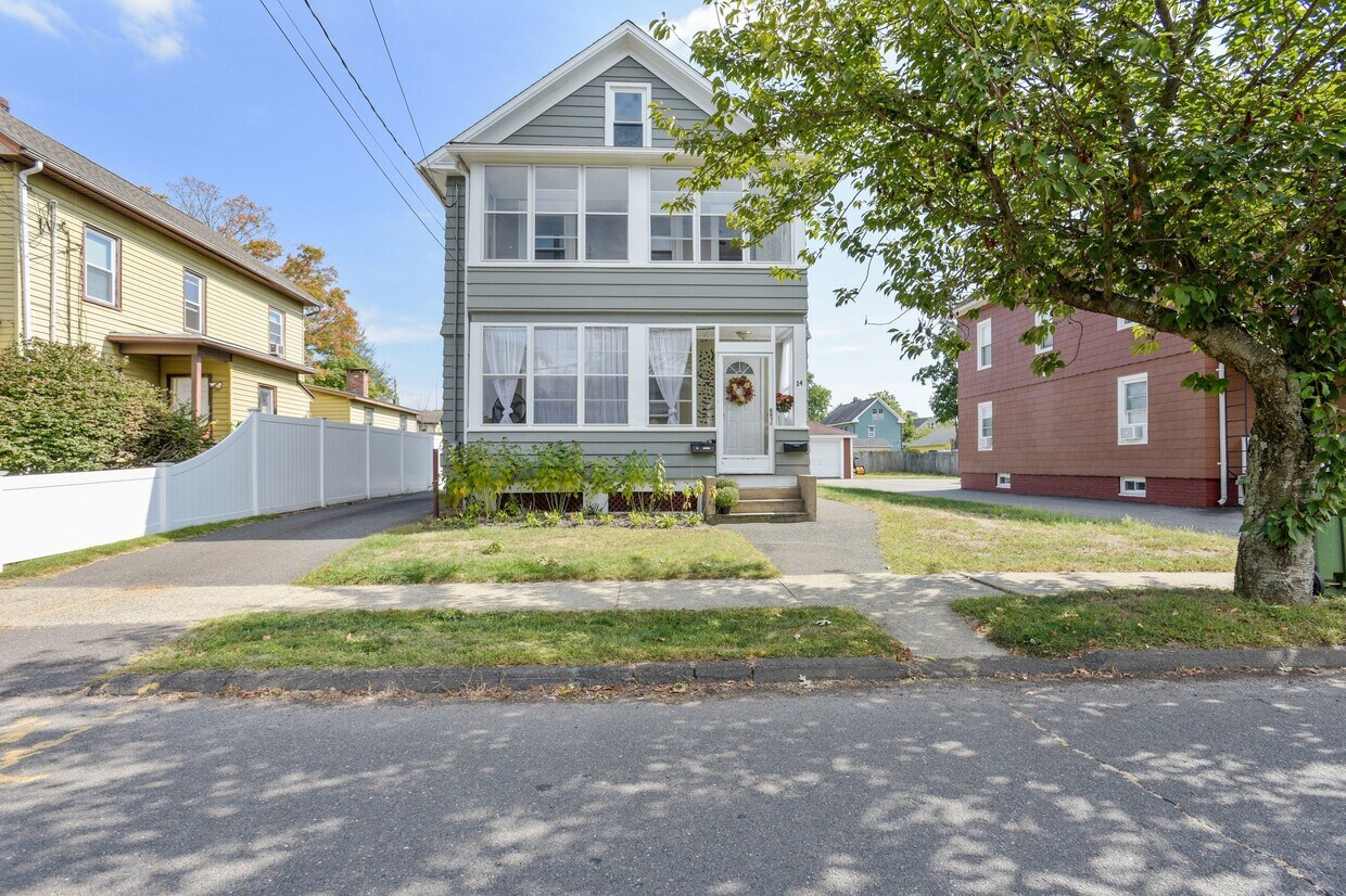 Primary Photo - 14 East St