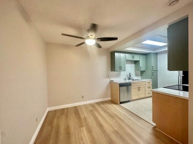 Building Photo - Newly Renovated 1 BD / 1 BA W/ Large Priva...