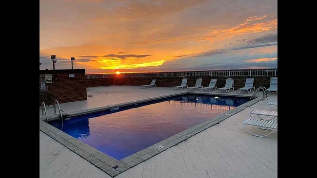 Building Photo - 355 S Broadway