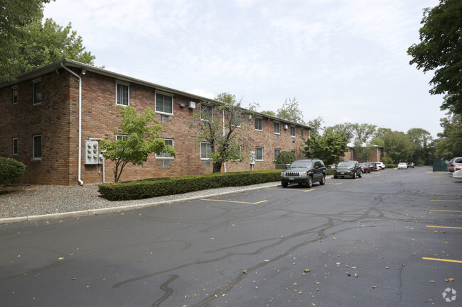 Foto del edificio - Farmingdale Apartments