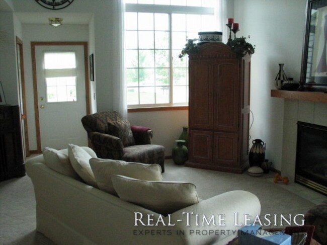 Building Photo - 17453 Glacier Way