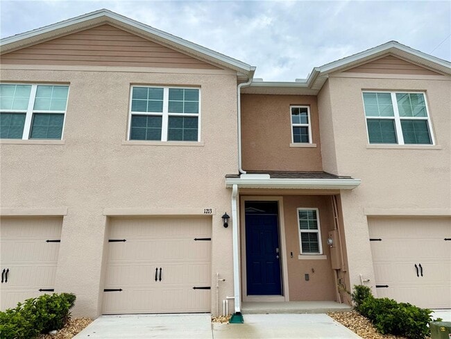 Building Photo - 1213 BALSAM Dr
