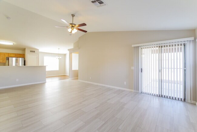 Building Photo - 14338 N 129th Ave