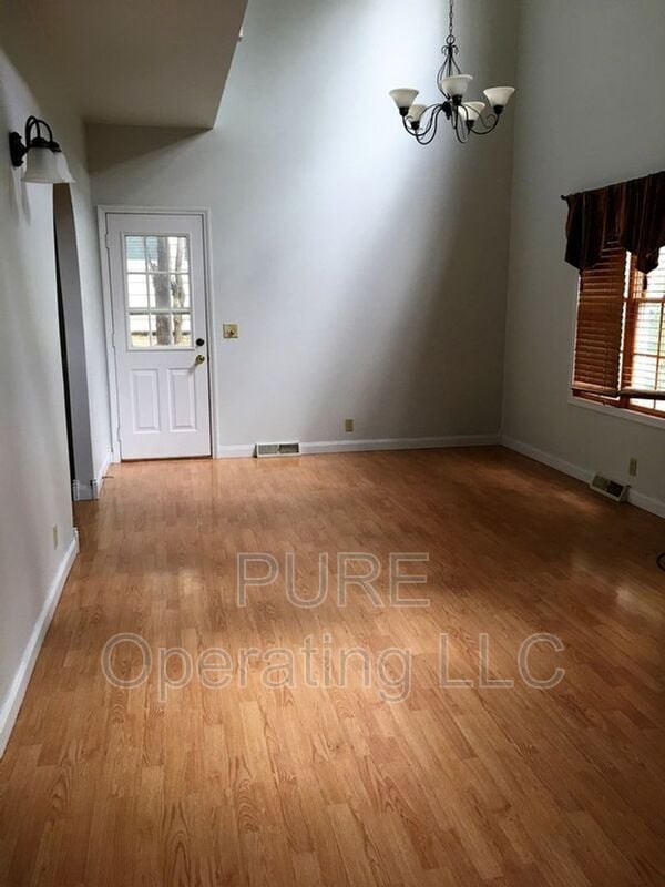 Building Photo - 4214 Pierce St