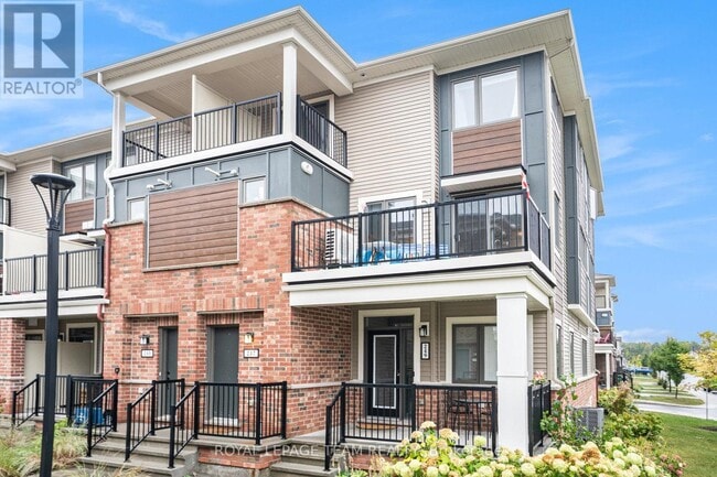 Building Photo - 247 Zenith Private