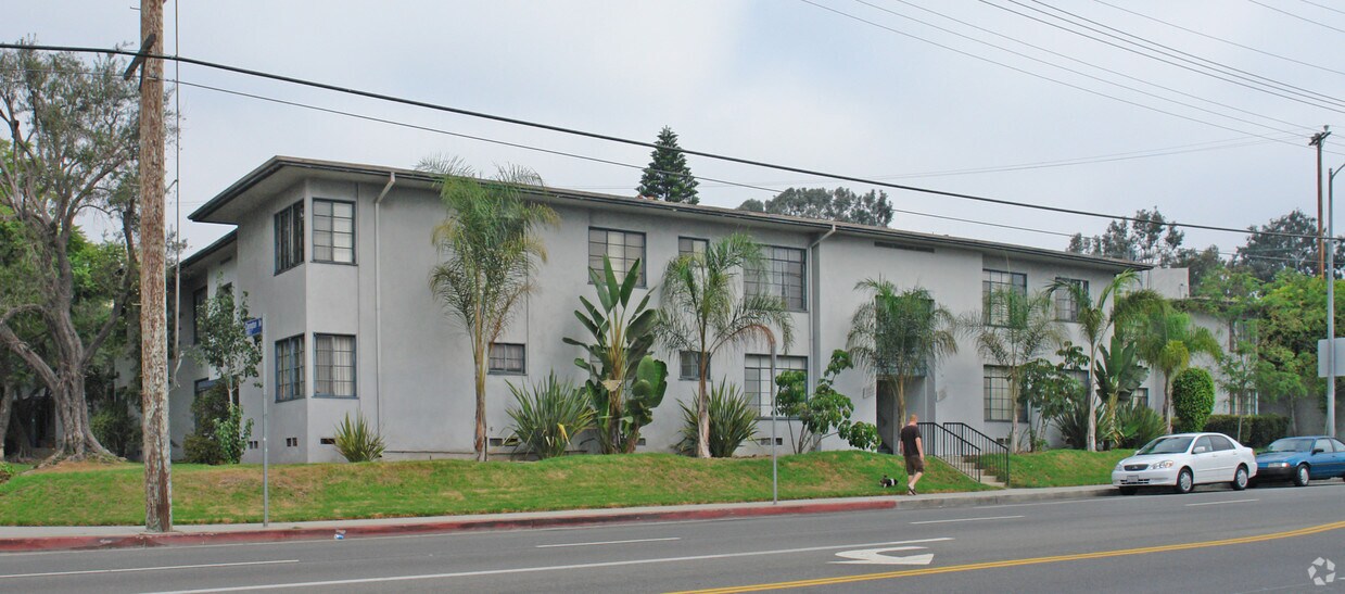 Primary Photo - 3470-3488 Clarington Ave